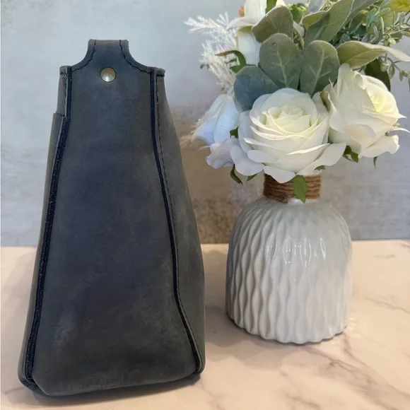 Portland Leather Storm Triangle Bag - Picture 2 of 9